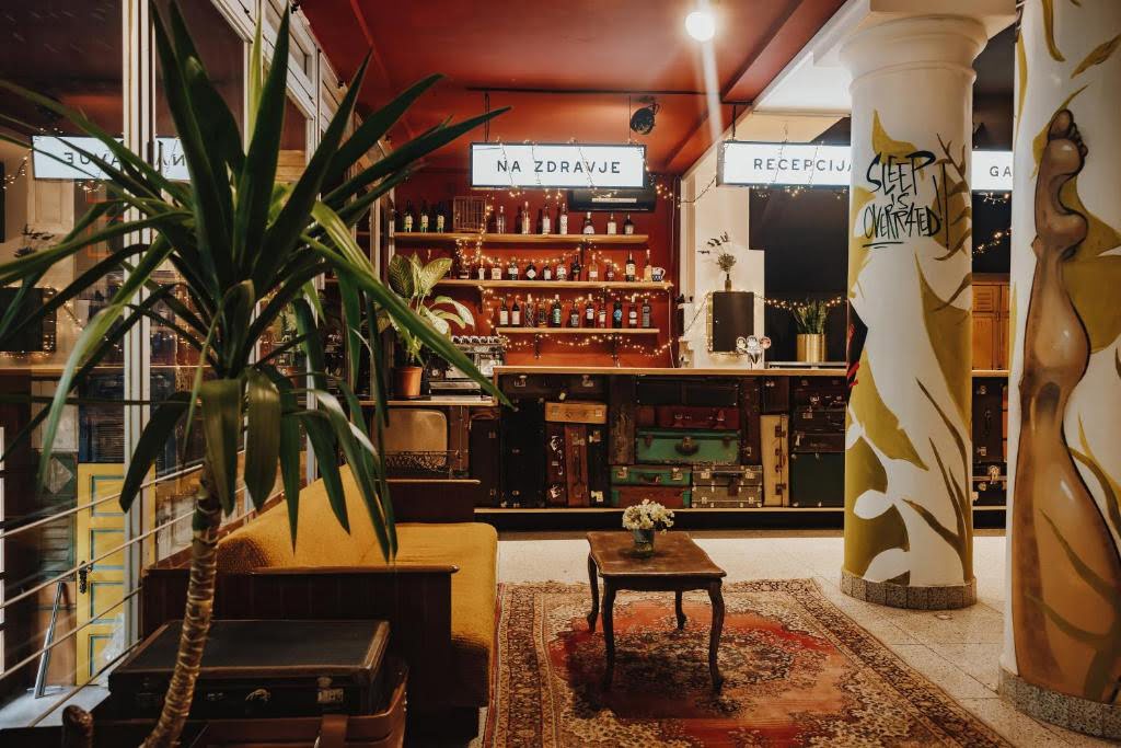 Hostel zzz reception